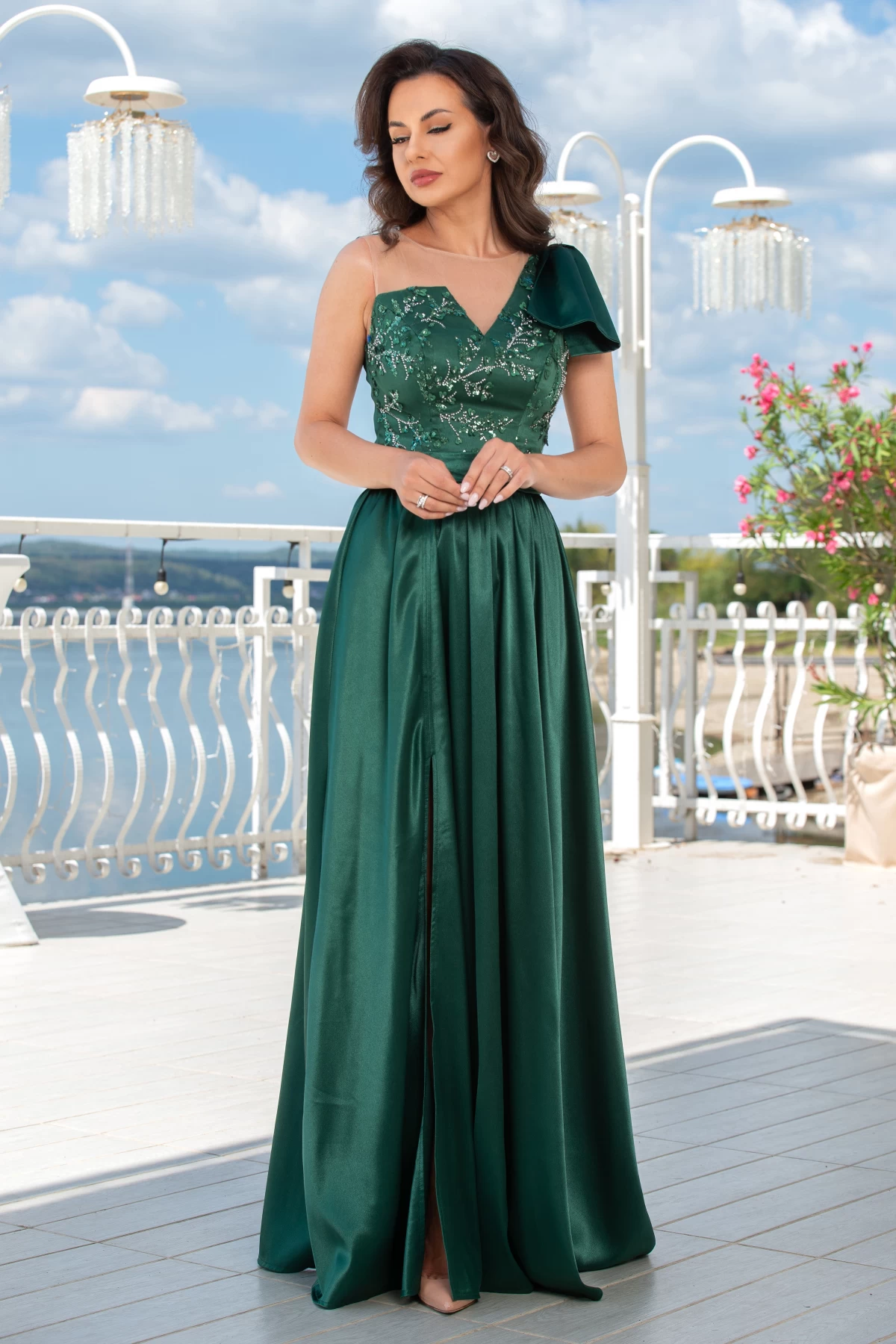 Rochie de seara eleganta lunga verde Ellis cu funda pe umar
