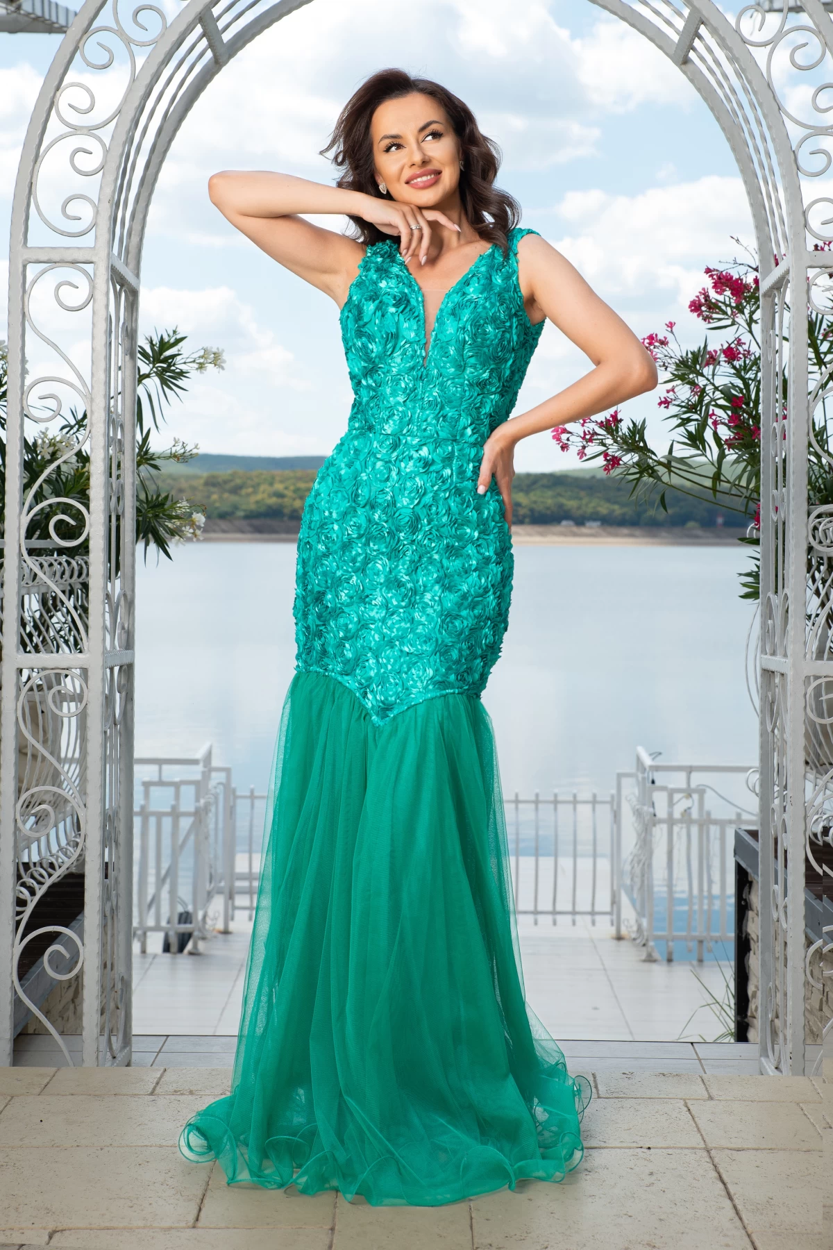 Rochie de seara verde eleganta tip sirena Elvira cu trandafiri 3D