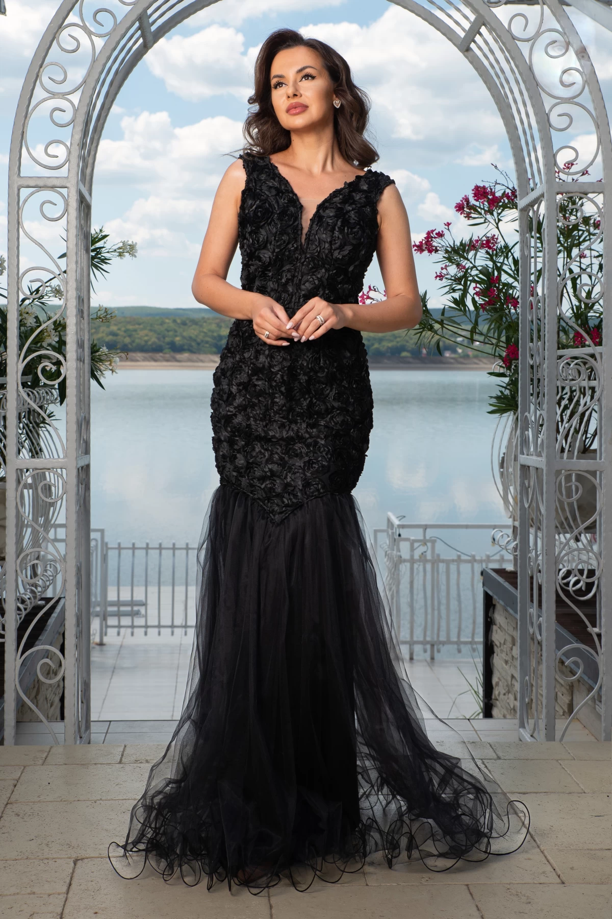 Rochie de seara neagra eleganta tip sirena Elvira cu trandafiri 3D
