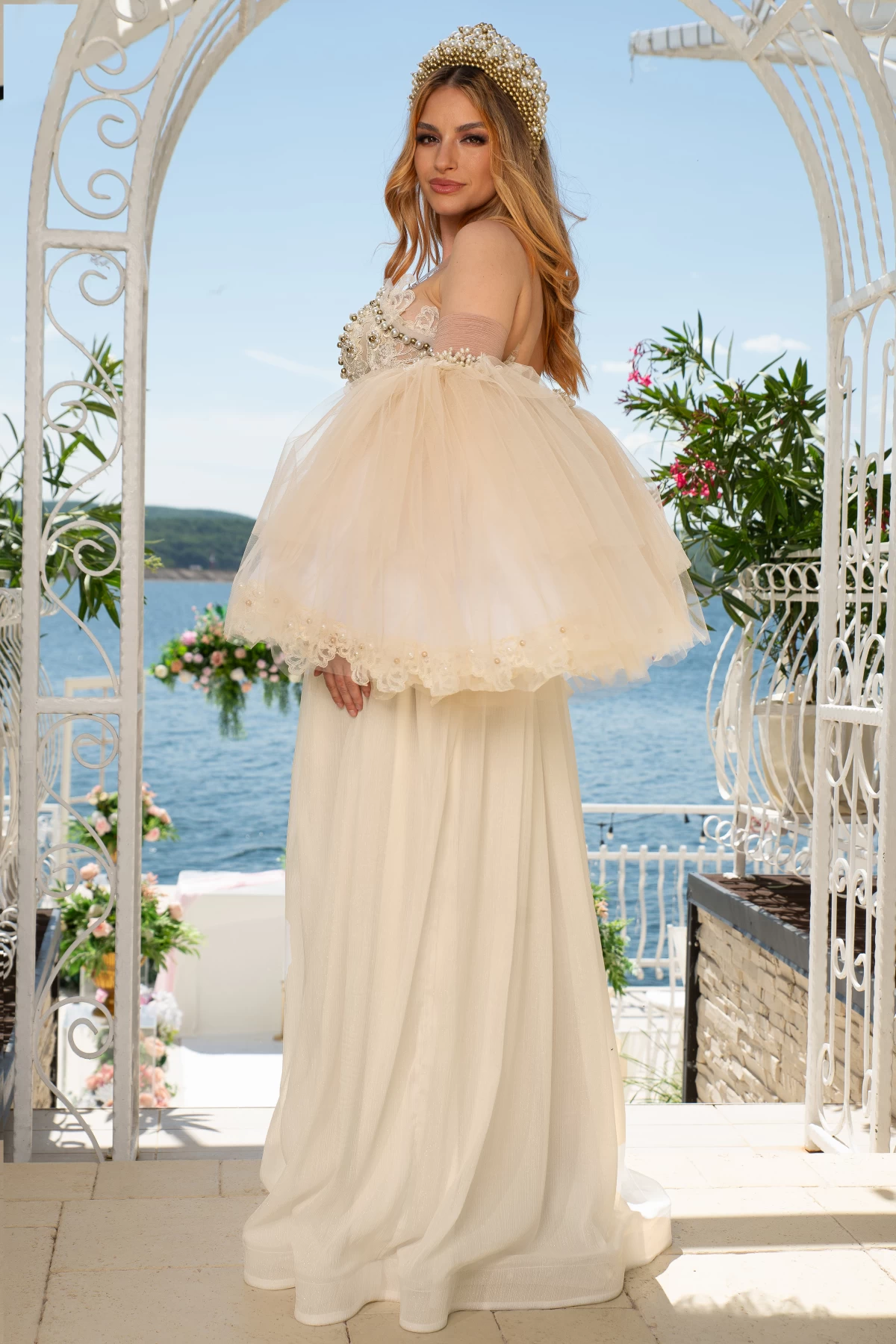 Corset Vis de Coral cu broderii din dantela nude si perle cusute manual