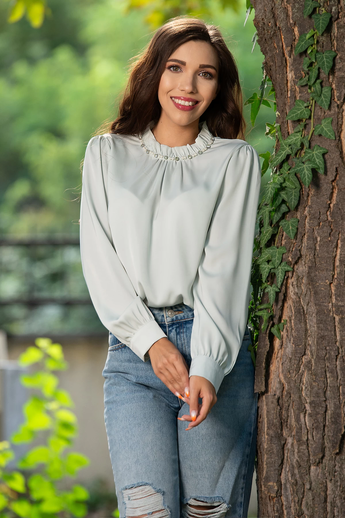 Bluza dama eleganta mint din voal cu colier din strassuri