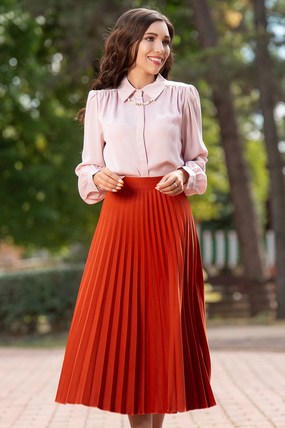 Camasa dama office rose cu colier auriu din perle