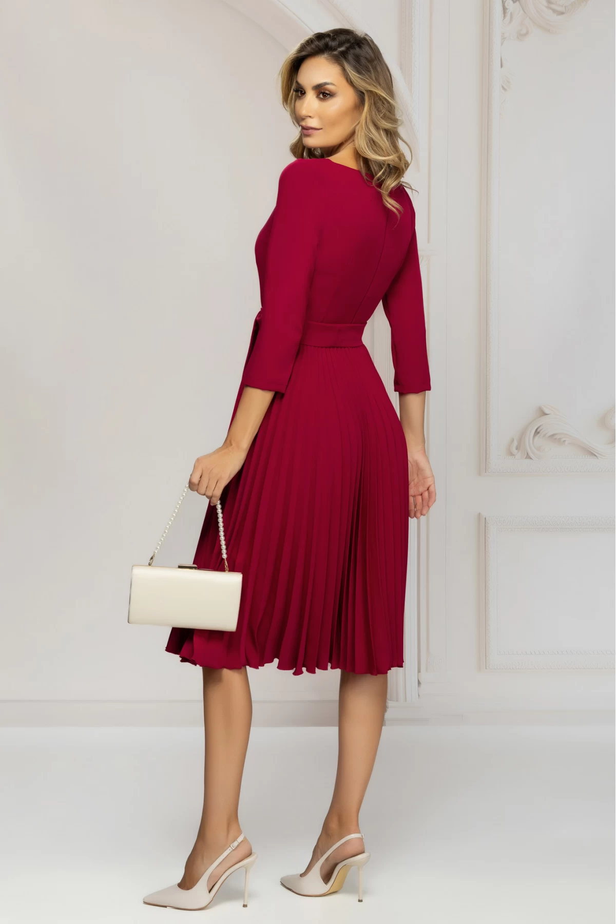 Rochie de zi rosie midi cu fusta plisata si cordon in talie