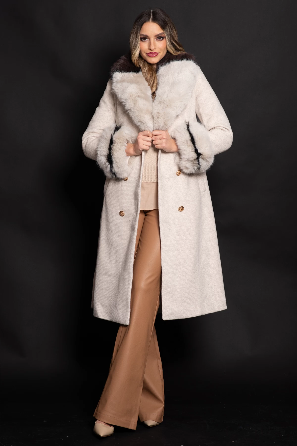 Palton dama lung elegant Aleksandra din stofa bej cu blana eco