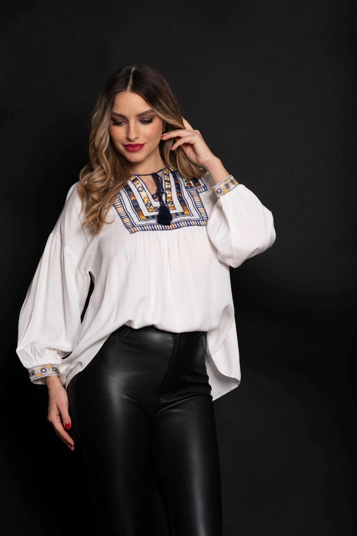 Bluza tip ie din bumbac cu broderie multicolora