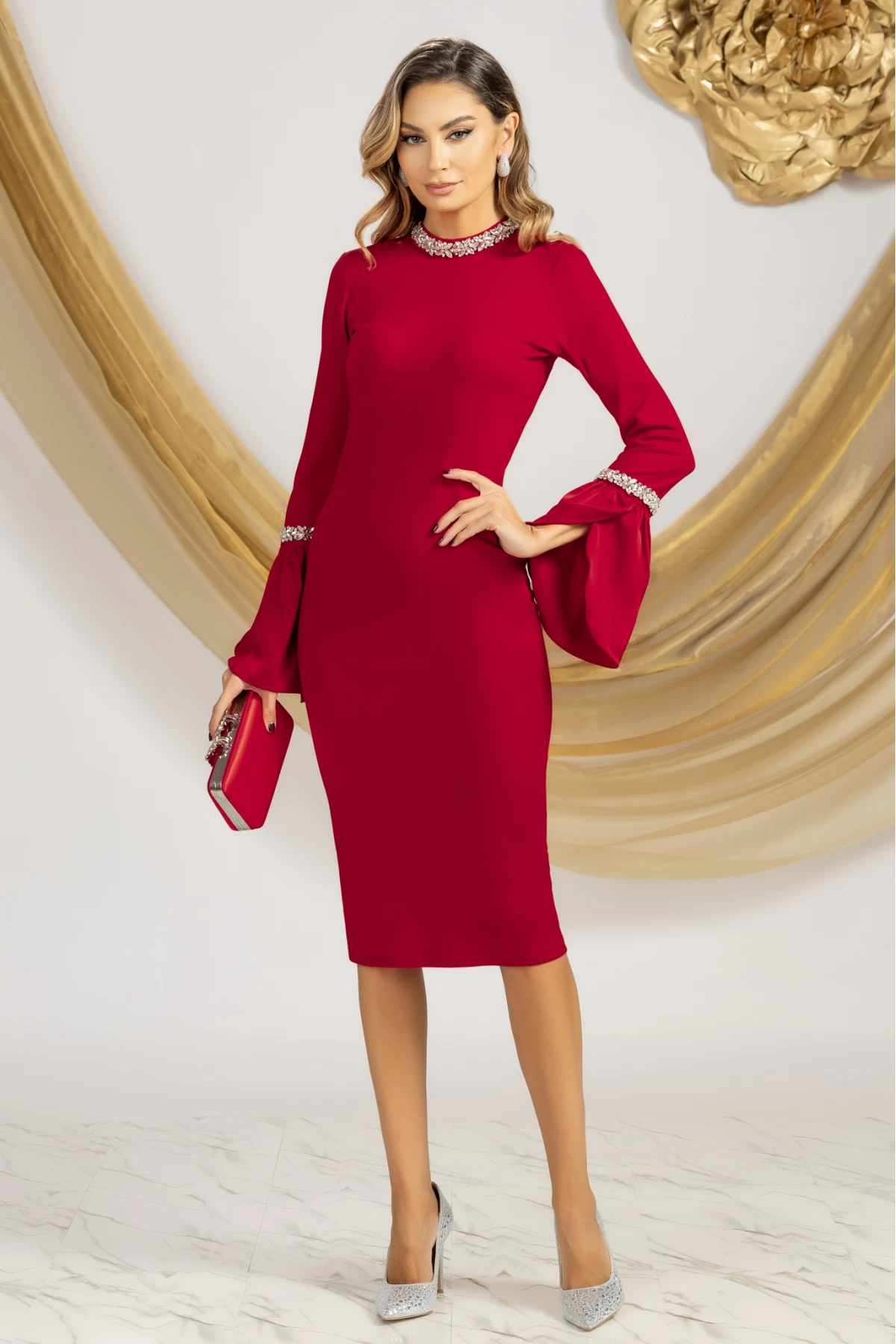 Rochie de ocazie rosie eleganta cu aplicatii din cristale si maneci tip petale