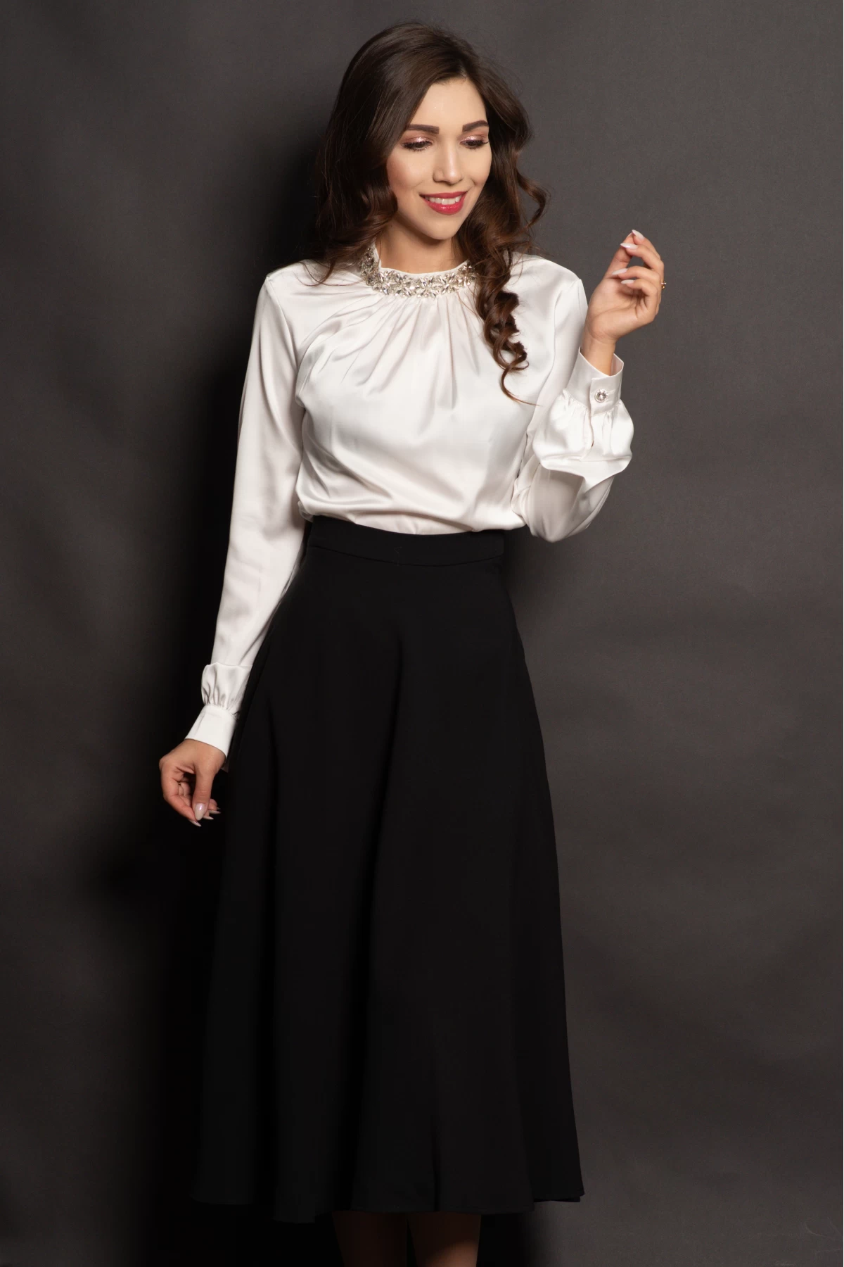 Fusta midi neagra in clos cu buzunare laterale