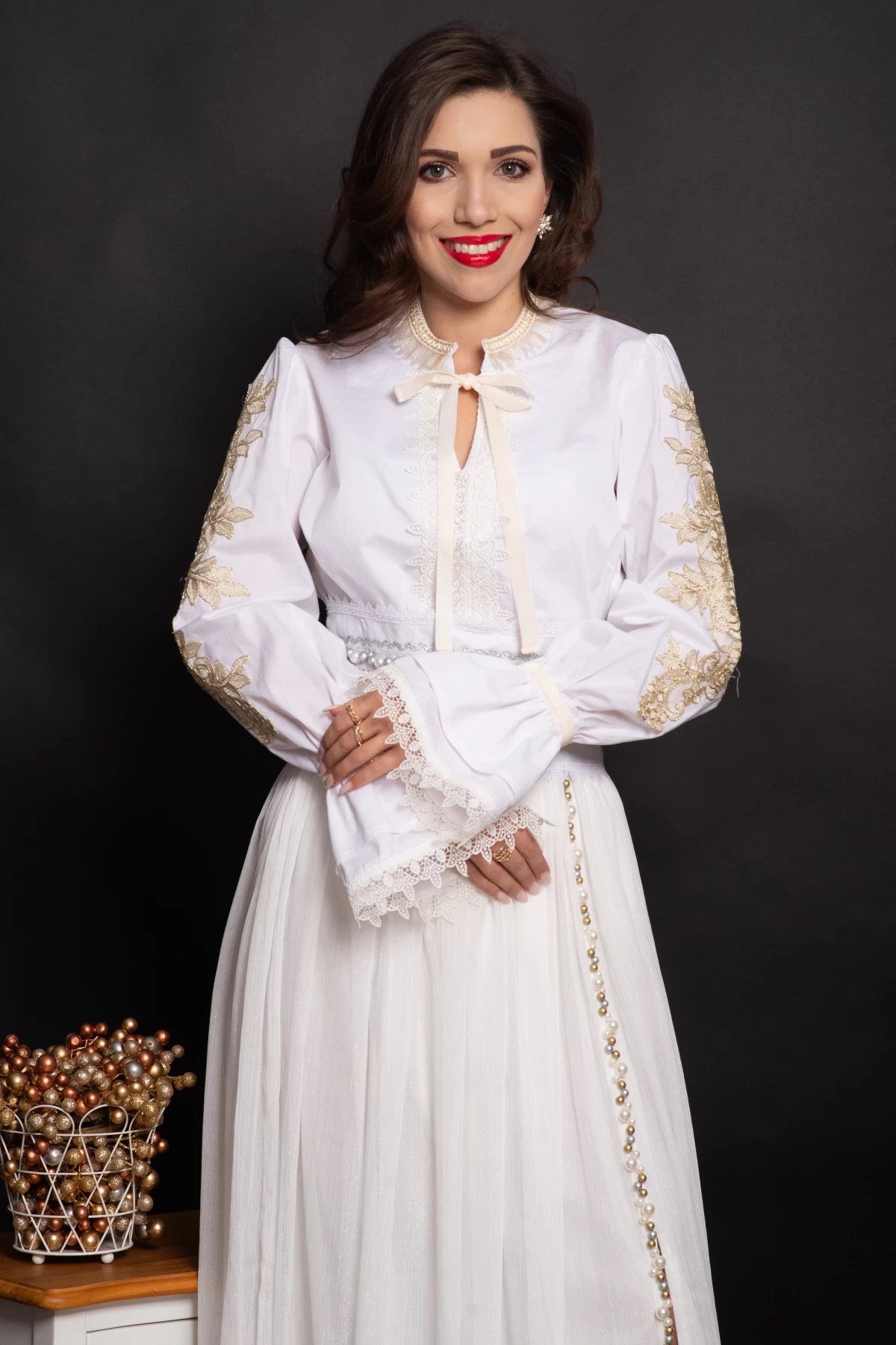 Camasa eleganta de inspiratie traditionala Isadora cu broderie aurie