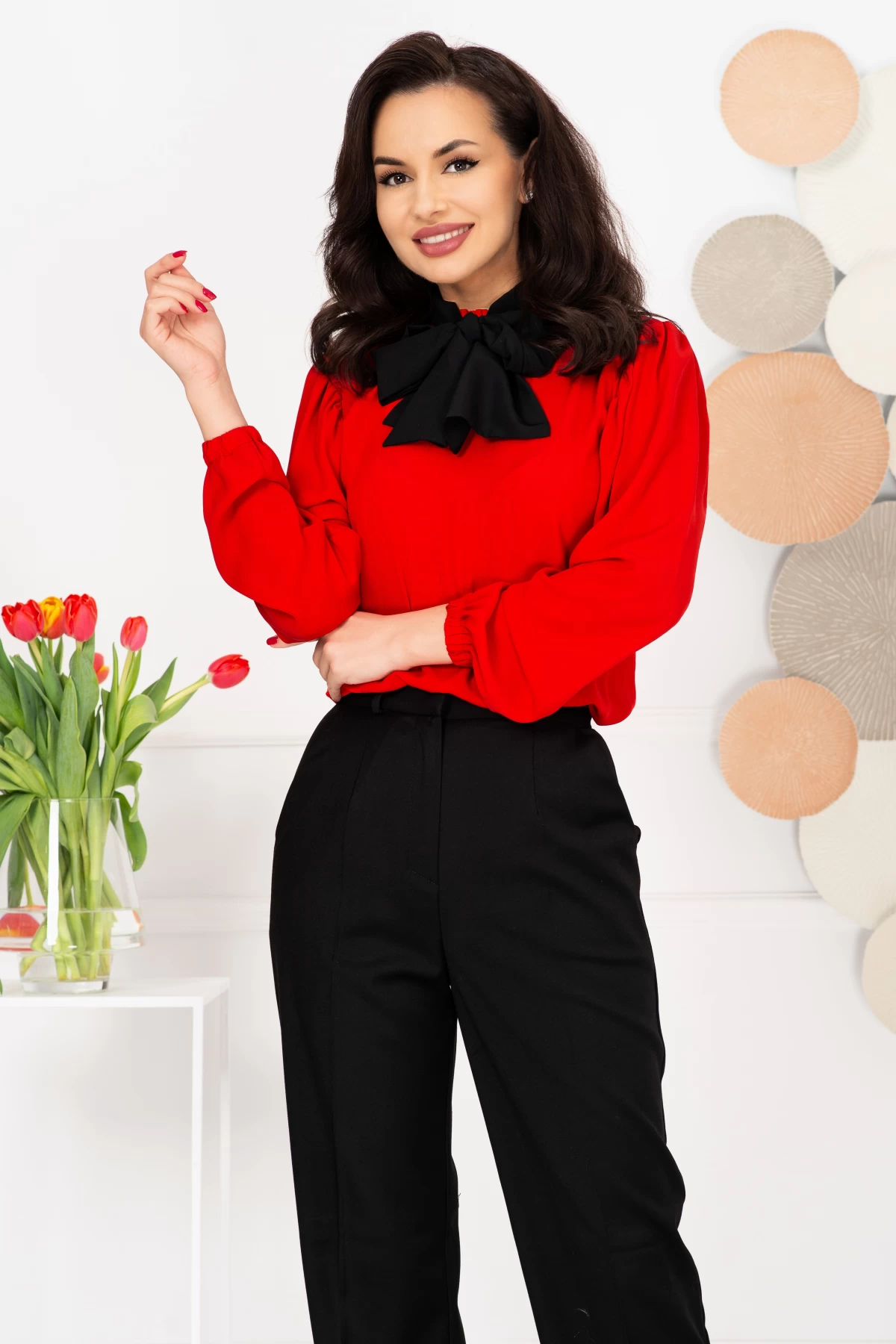 Bluza eleganta rosie din voal InPuff cu guler tip esarfa
