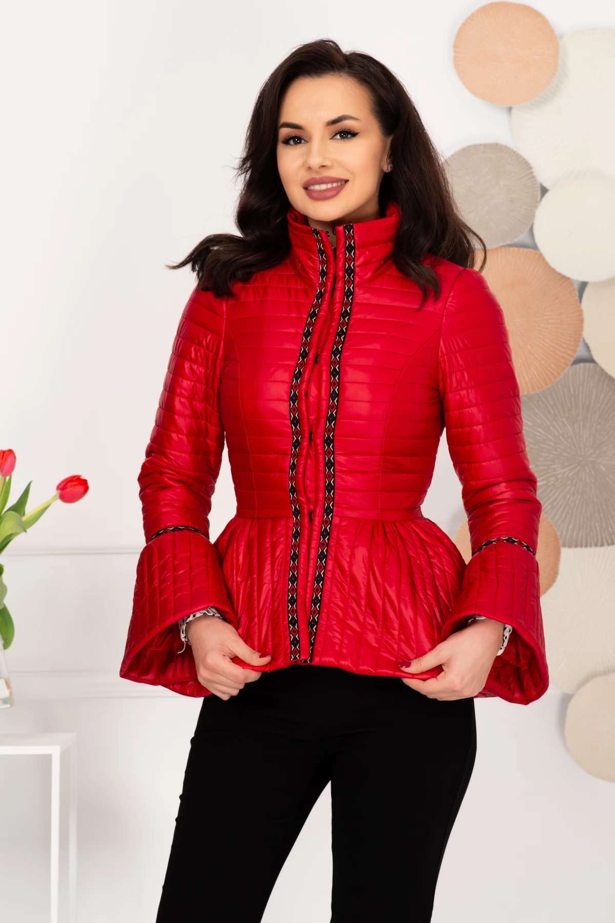 Jacheta dama rosie cu broderie si peplum