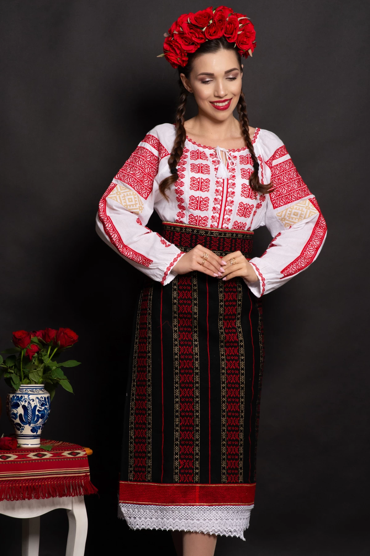Ie traditionala alba Irina cu broderie rosie bogata