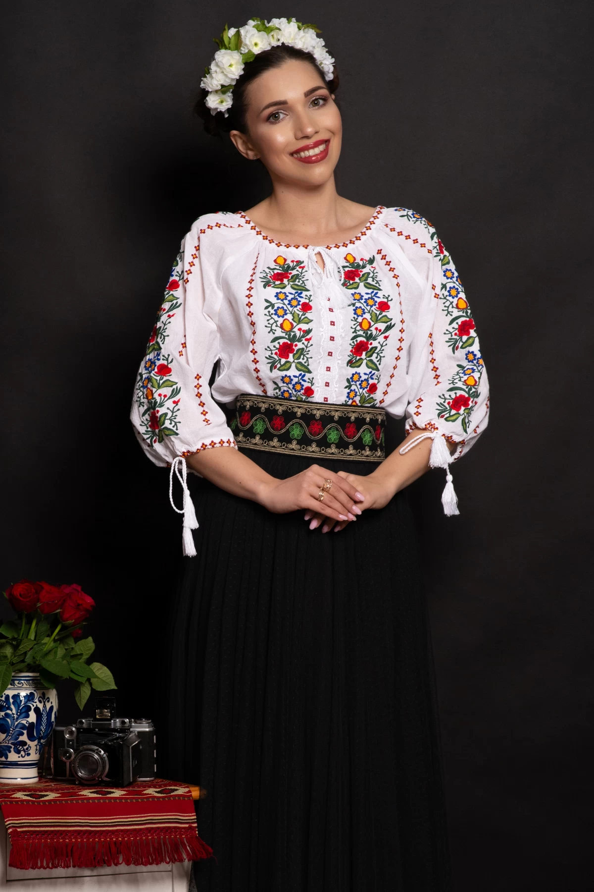 Brau dama traditional Lucia cu motive populare brodate