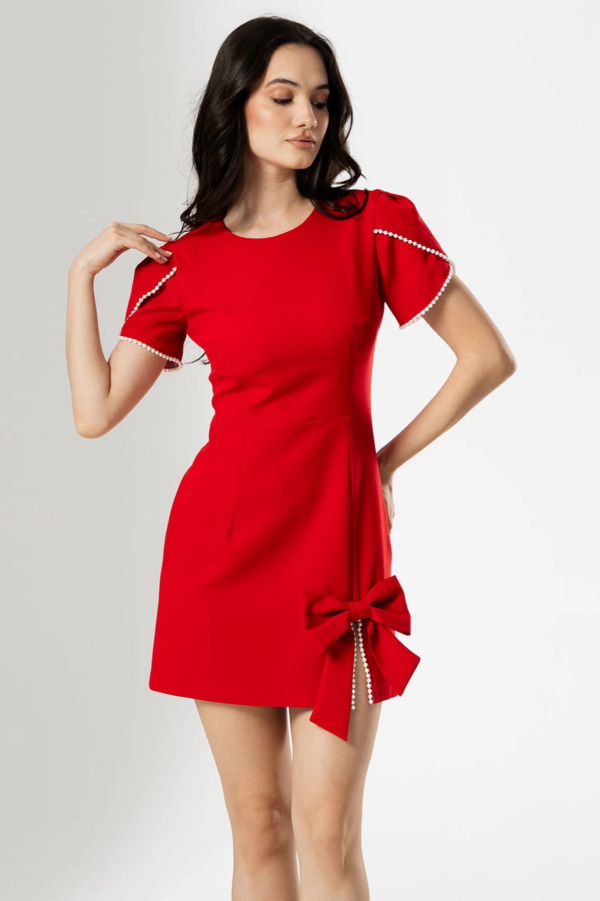 Rochie rosie mini cu funda si perle decorative